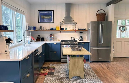 Bar Harbor Cottage | Bijou By The Bay-Guest House on large waterfront estate, short walk to Bar Harbor