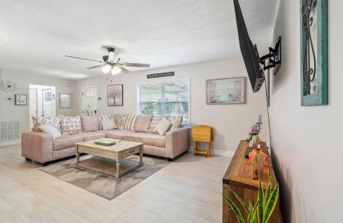 Lecanto House | Bikes, Yard and Fire Pit at Upscale Lecanto Home!