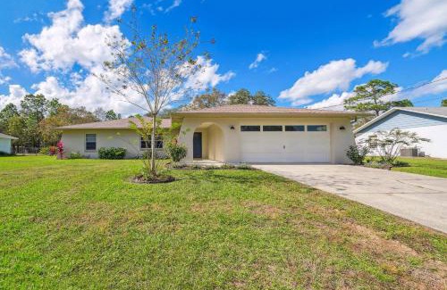 Lecanto House | Bikes, Yard and Fire Pit at Upscale Lecanto Home!