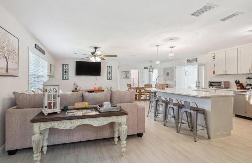 Lecanto House | Bikes, Yard and Fire Pit at Upscale Lecanto Home!