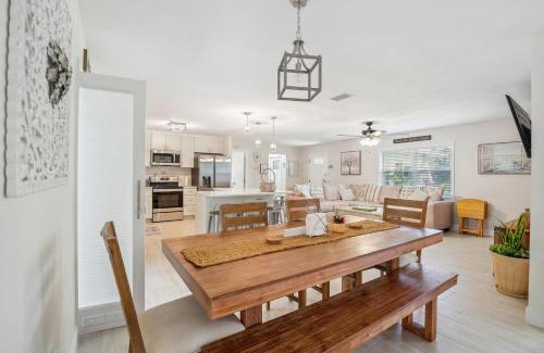 Lecanto House | Bikes, Yard and Fire Pit at Upscale Lecanto Home!