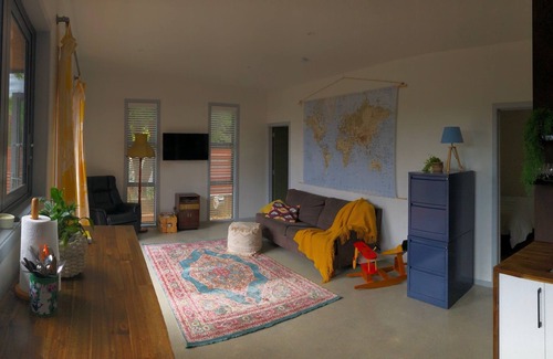 Lynmore Apartment | Biking & Walking Tracks, Within Meters Of The Redwoods.