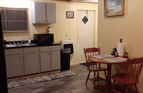 Rabun Gap Cabin | BILLY BEAR -3 BED 2 BATH wifi 3 roku tv,s dvd players sleeps 4