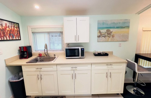 Wilton Manors House | Billy's Resort -Men only-Clothing optional-Secluded Bungalow