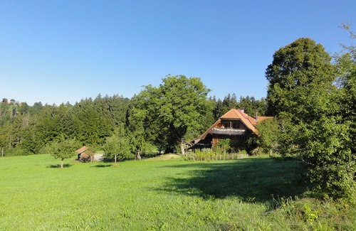 Rueggisberg Apartment | Biodiverse & organic with pond & sauna, regional cuisine on request, coaching