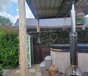 Harrietsham House | Birch Cottage with private wood fire hot tub