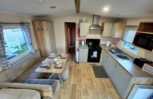 Isle of Thanet House | Birchington Vale Trieste - Sleeps 8, pet friendly & Family friendly