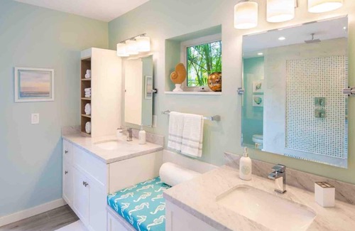 Midtown House | *BIRD of PARADISE* Elegant Home & Pool + LAST KEY SERVICES…