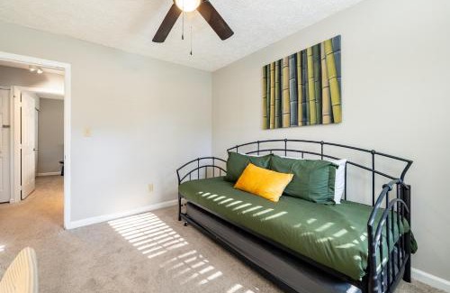 Southwest Raleigh House | Birdwatchers 3BR Escape Near Raleigh Trails & NCSU