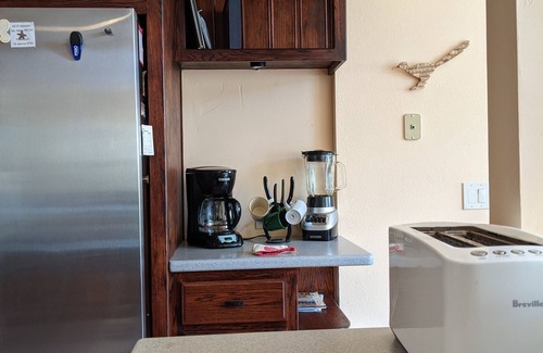 West Bishop House | Bishop, Entire-house, Elec Veh. Fast Charger. MONTHLY rental 25% Discount.