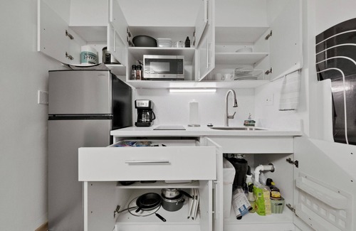 Downtown Honolulu Condo | Bishop Suites @ Executive Centre, Downtown Honolulu, Mountain View Suite #1612