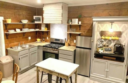 Searcy House | Bison Home, no cleaning fee. 1 block from Harding