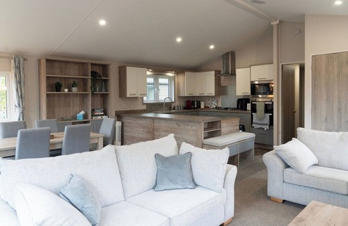 Tewitfield House | Bittern Lodge: 3BD Retreat in South Lakeland Park