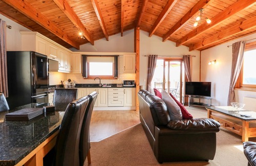 Tattershall Cottage | BITTERN LODGE, pet friendly in Tattershall Lakes Country Park
