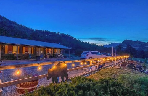 Howard House | Black Bear Lodge 7 Su
