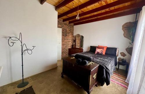 Inchanga House | Black Cat Cottage