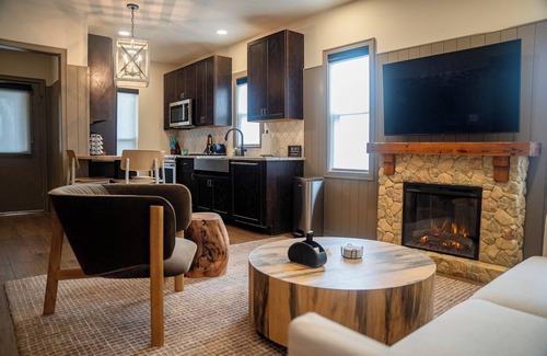 Bronson Resort | Black Prong Resort