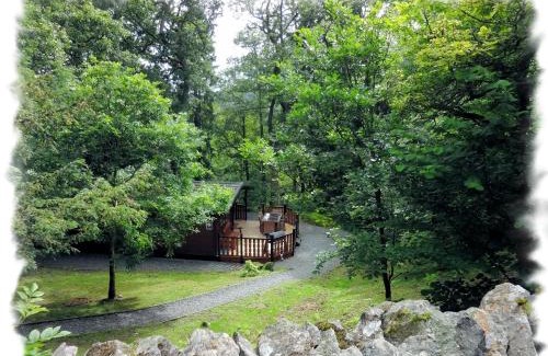 Skelwith Bridge House | Blelham Tarn Rustic cabin in tranquil woodland