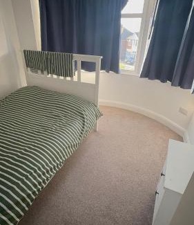 Potters Bar House | Bling Paradise