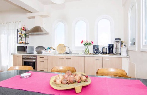 Monolithos House | BLISS ESTATE, ocean views,by the black beach, Exclusive.