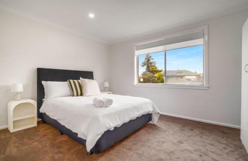 Blayney House | Blissful Blayney Home - Comfy Cosy and Sleeps 6