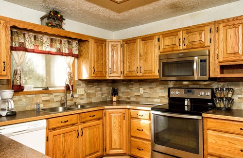 West Yellowstone House | Blocks from Yellowstone! Walk to Shops & Dining! 2 Fireplaces, Gas BBQ! Smart TV