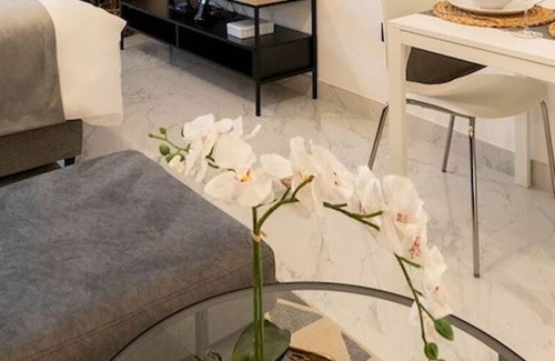 Abu Dhabi Apartment | Bloomfields Relaxing STU in Oasis Masdar City