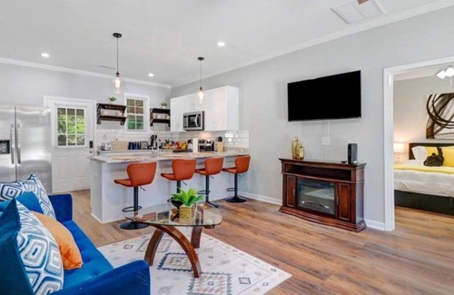 Kinston House | Blu Ivy: Skylight walk-in shower, Private en-suite in each bedroom/covered patio