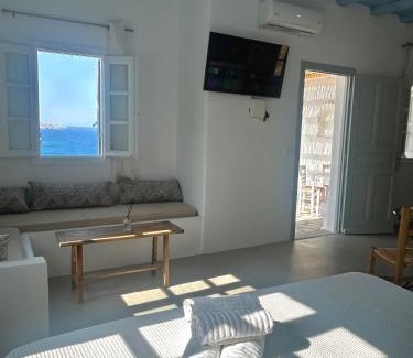 Houlakia Apartment | Blue and White Mykonos ap2
