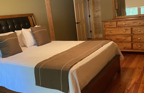 Camden Cabin | Blue Barn Lodge Unit 3: Horse Viewing Lodge