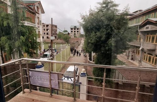 Srinagar Apartment | Blue Bells Highway Lodge, Srinagar