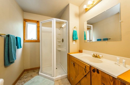 Edgemont Cabin | Blue Clouds Resort Rustic Charm!