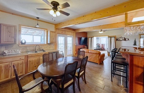 Edgemont Cabin | Blue Clouds RV & Cabins Resort