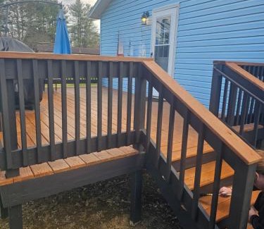 Logan House | Blue Cottage with Game Room Deck & Hot Tub