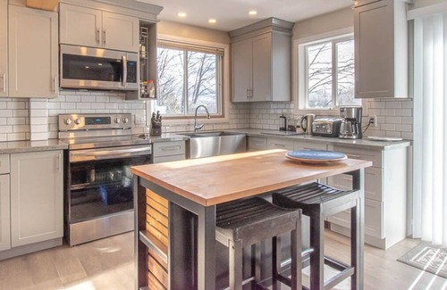 Irondale Cottage | Blue Haven - Beautiful Haliburton Cottage w/ Hot Tub, AC, Wi-Fi, Watercraft