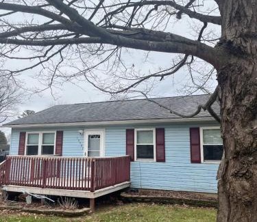 Logan House | Blue Heron Cottage with Game Room, Deck, Hot Tub