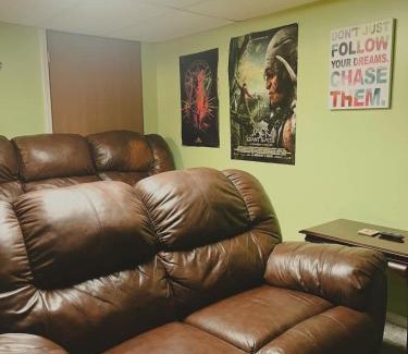 Logan House | Blue Heron Cottage with Game Room, Deck & Hot Tub