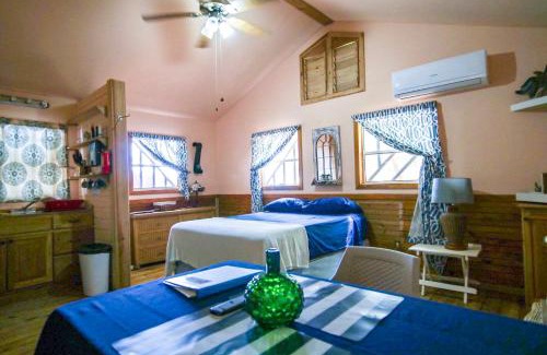 Antoneys Cay Villa | Blue Island Divers Casita Azul