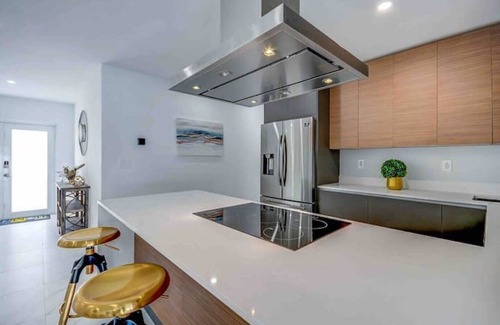 University Park House | Blue Lagoon/heated pool/pool table & basketball court