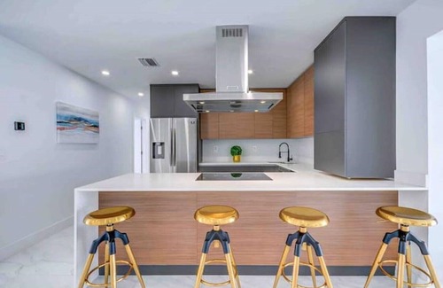 University Park House | Blue Lagoon/heated pool/pool table & basketball court