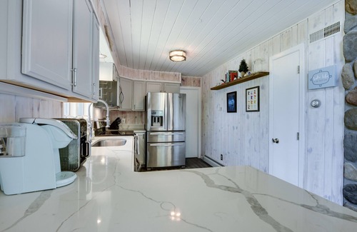 Grand Rapids Cabin | Blue Lagoon Lodge On Deer Lake!🦌Hot tub. One of the cleanest lakes in MN ❤️