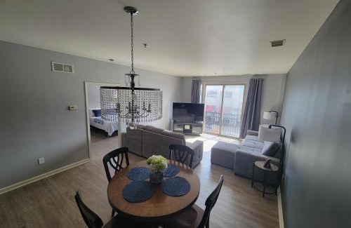 Dearborn Apartment | Blue Oasis