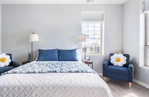 Dearborn Apartment | Blue Oasis