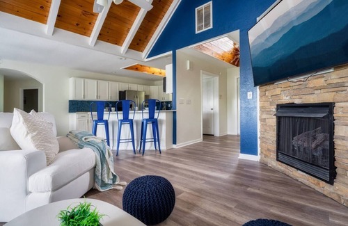 Morganton House | Blue Ridge Mountain Retreat | Sleeps 26 | Pool, Spa, Game Room | Family Reunions