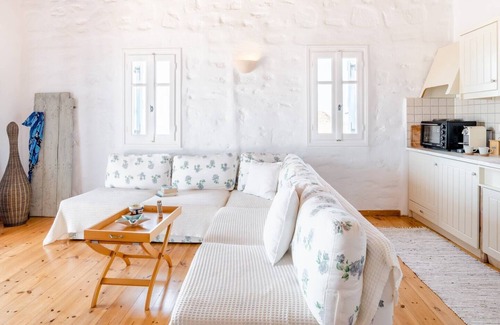 Antiparos Apartment | Blue Sea Vibes family-friendly apartment with sea & sky views from every room