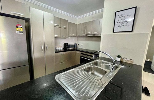Douglas Apartment | Blue Sky Gardens - minutes to JCU University and T