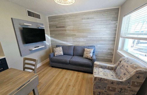 Clearwater Beach Hotel | Blue Wave Suites: Make Waves in Clearwater Beach