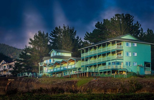 Shelter Cove Hotel | Blue Whale Oceanview Spa & Sauna Penthouse Suite