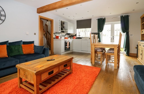 Newton in Furness Cottage | BLUEBELL COTTAGE, family friendly, with hot tub in Aldingham