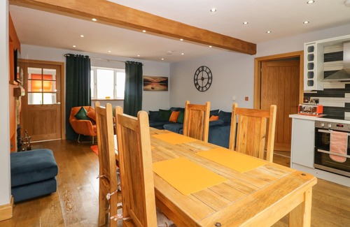 Newton in Furness Cottage | BLUEBELL COTTAGE, family friendly, with hot tub in Aldingham